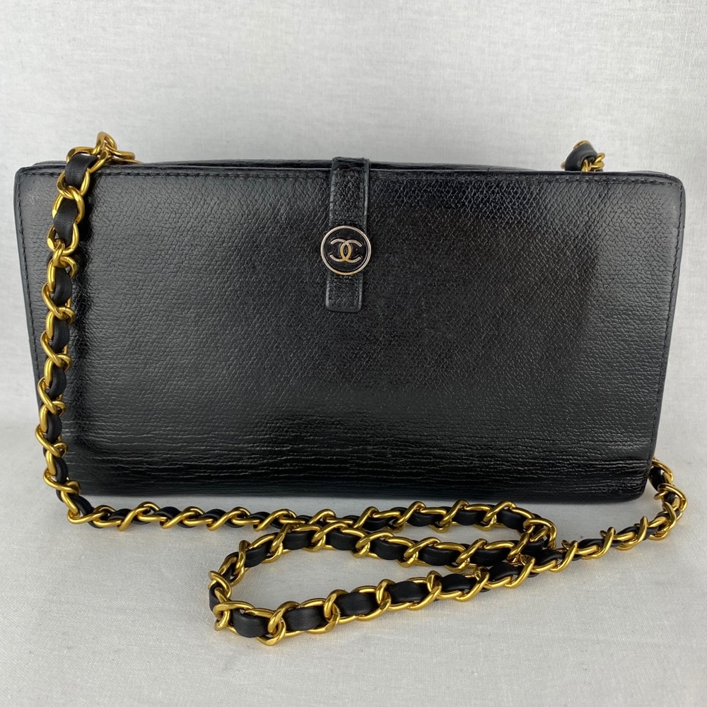 CHANEL CC Button Wallet on Chain